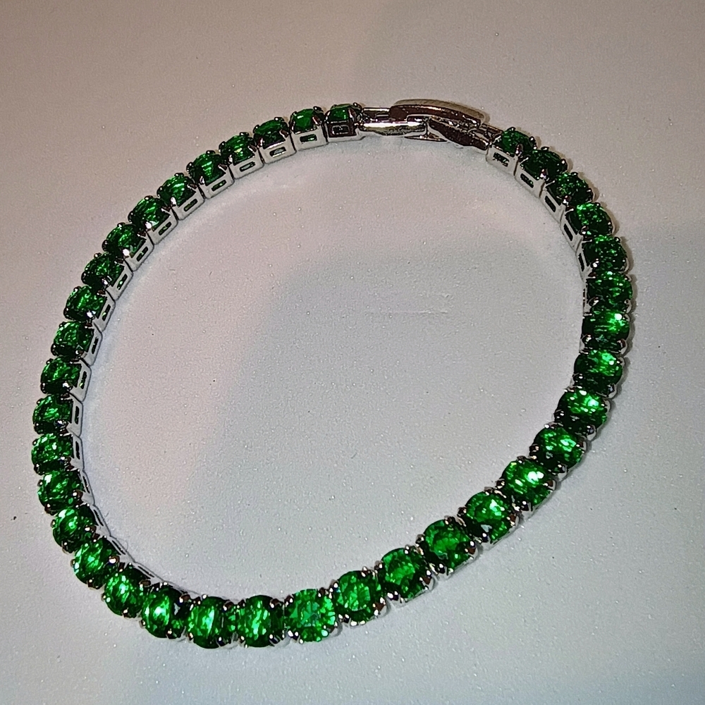 Radiant Green Crystal Bracelet - Picture 3 of 9